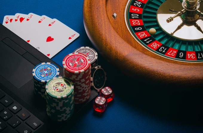 Online Casino: Spielautomaten und Live-Spiele im Überblick