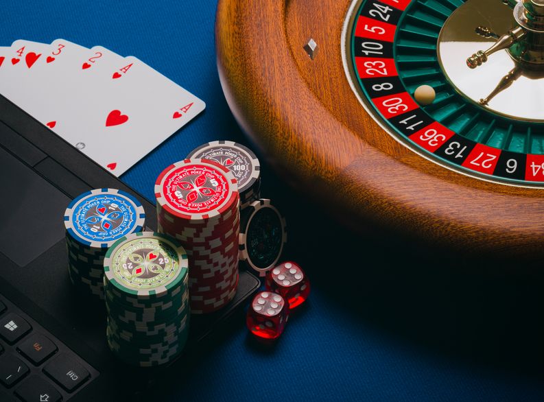 Online Casino: Spielautomaten und Live-Spiele im Überblick