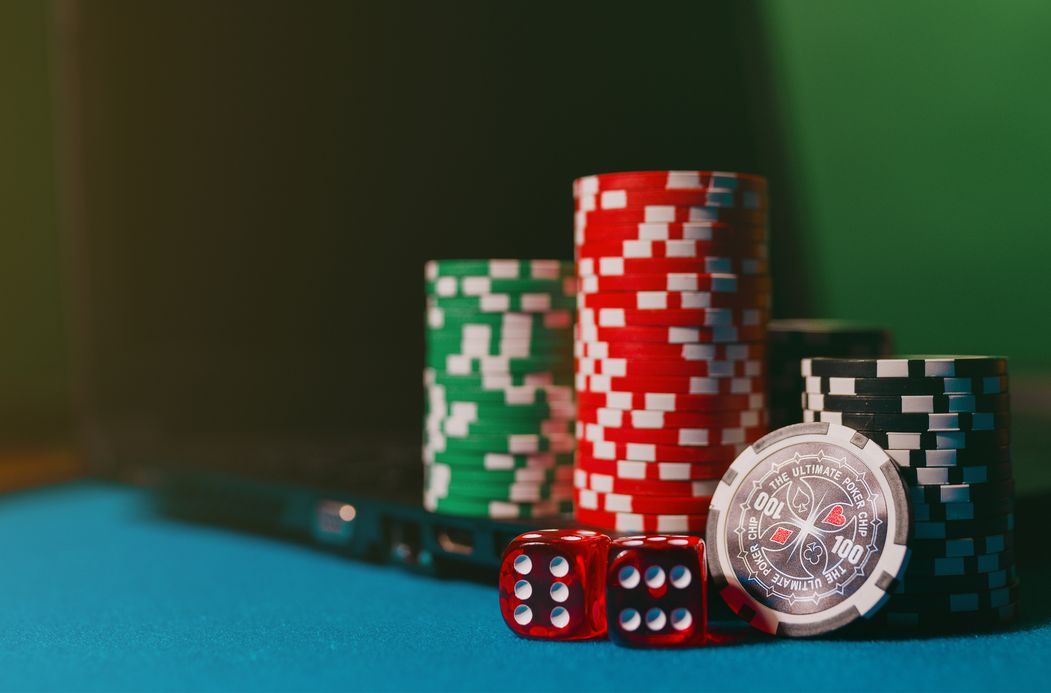 Online Casino: Spielautomaten und Live-Spiele im Überblick