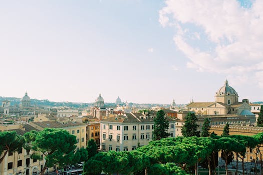 从空中鸟瞰罗马，探索其标志性建筑与郁郁葱葱的绿化
