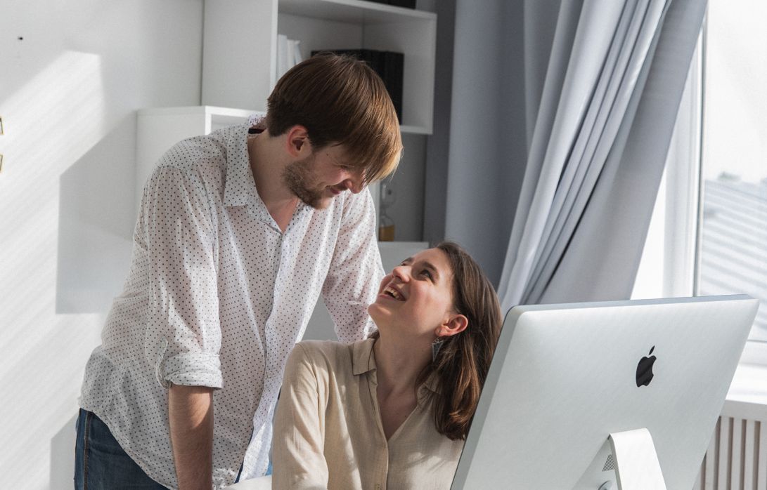 Online dating: starting a conversation on a niche platform