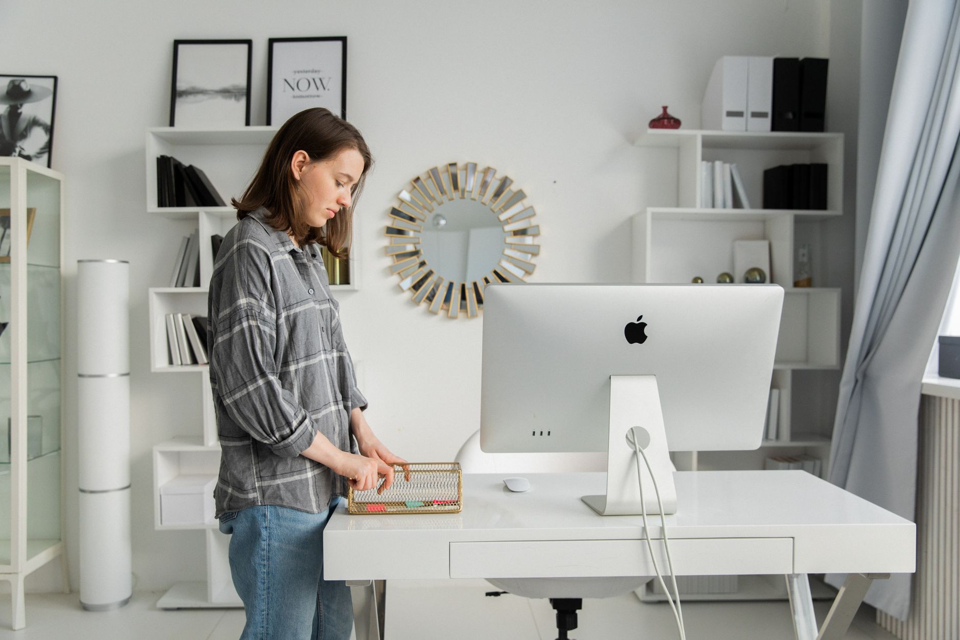 How to Choose a Standing Desk (2026 Guide)