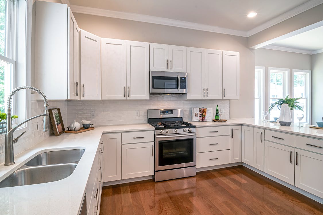 White and Brown Kitchen Island · Free Stock Photo