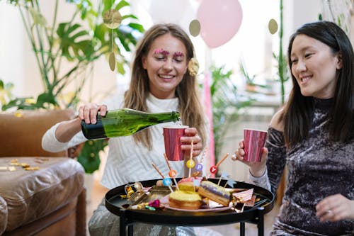 Gratis stockfoto met alcohol fles, Aziatische vrouw, blij