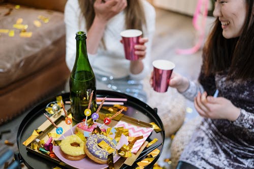 Безкоштовне стокове фото на тему «алкоголь пляшка, десерт, Дружба»