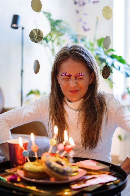 Free Woman in White Long Sleeve Shirt Wearing Sunglasses Stock Photo