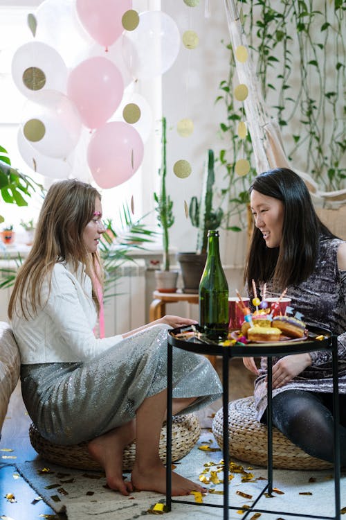 Gratis stockfoto met alcohol fles, Aziatische vrouw, ballonnen