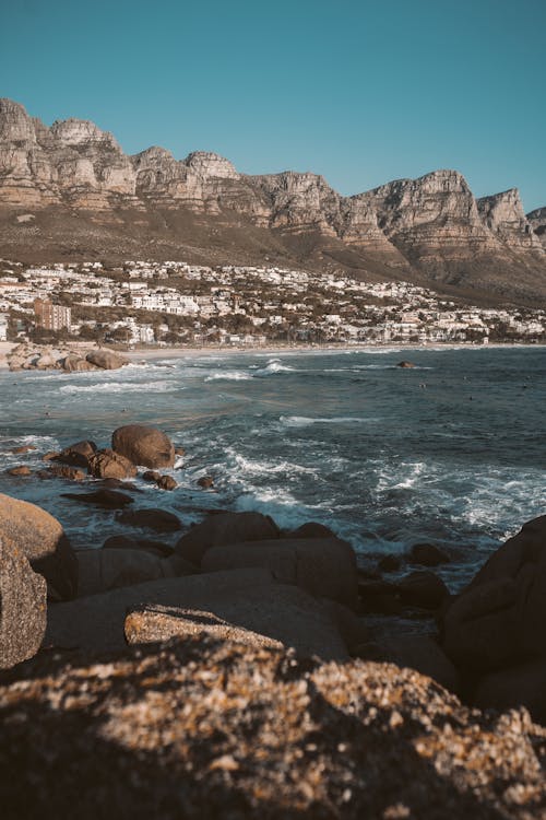 Crashing Waves on the Rocky Shore