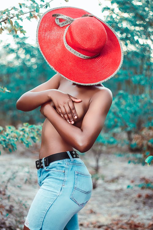 afrikalı-amerikalı kadın, anonim, arka plan bulanık içeren Ücretsiz stok fotoğraf