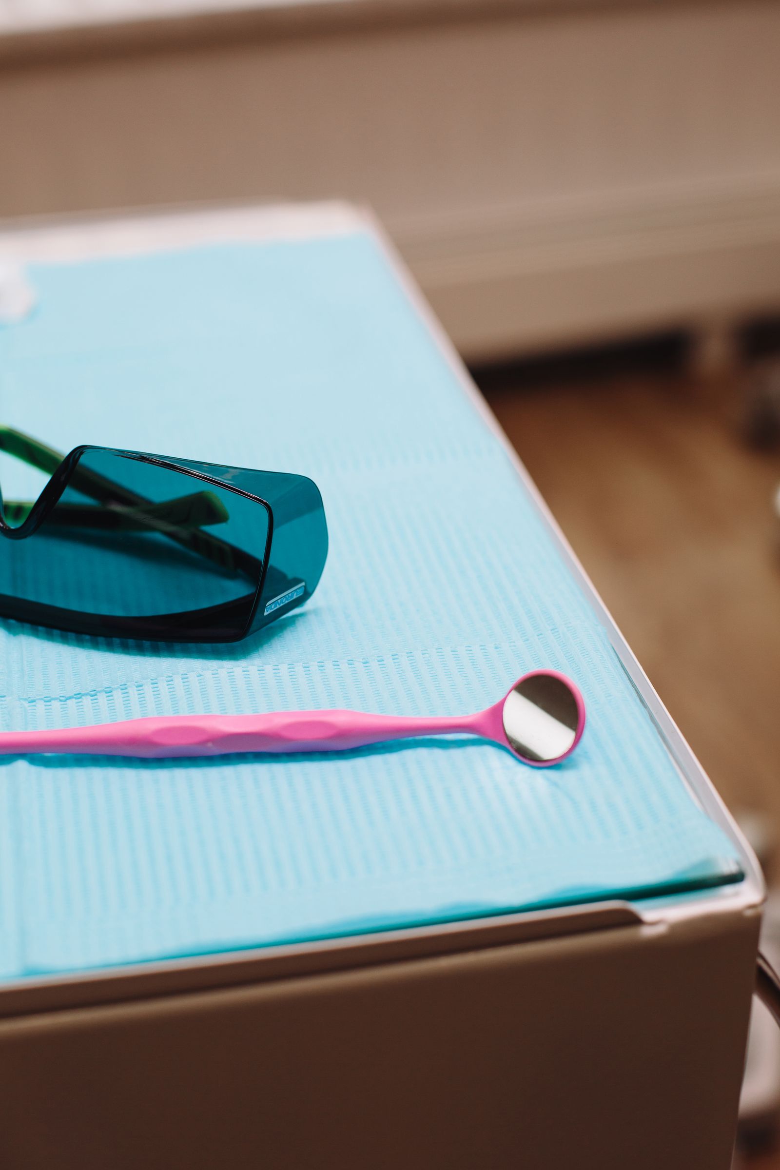 Flossing versus interdental brushes: which one your mouth actually needs