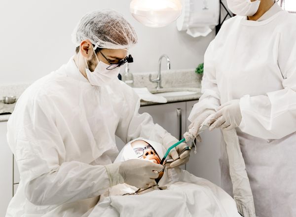 How to choose a dentist in Lahore without getting overcharged