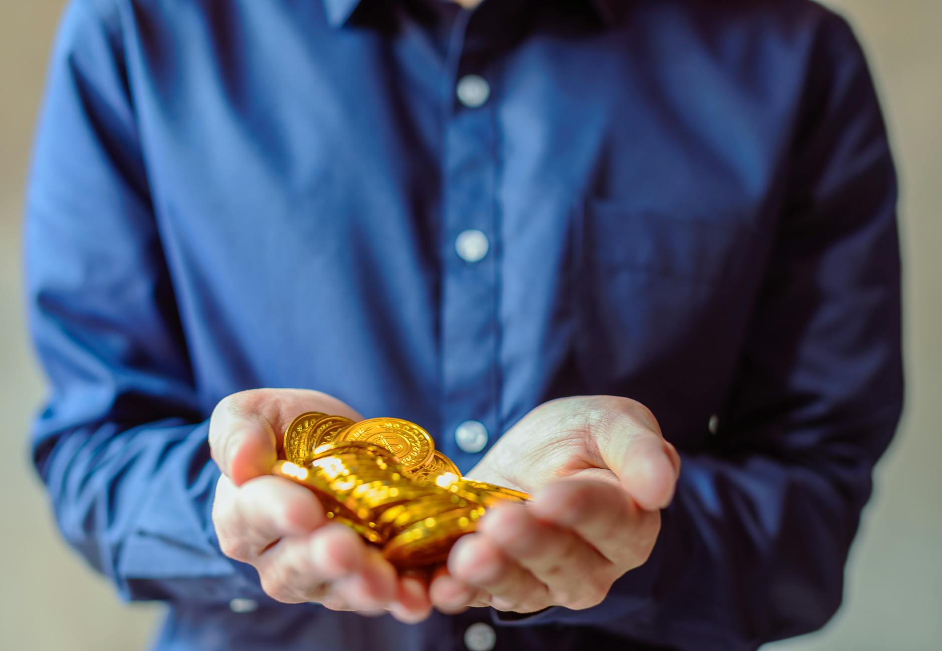 Grayscale Activates Ethereum Solana Staking: SEC Guidance Unlocks ETH, SOL Yields