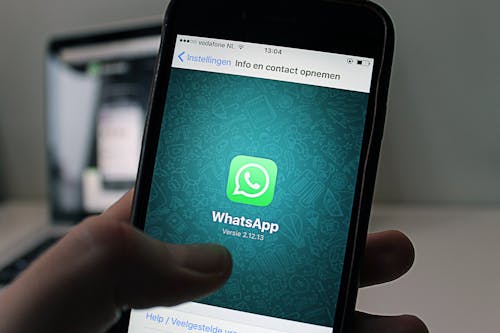 무료 Whatsapp 응용 프로그램 스크린 샷 스톡 사진