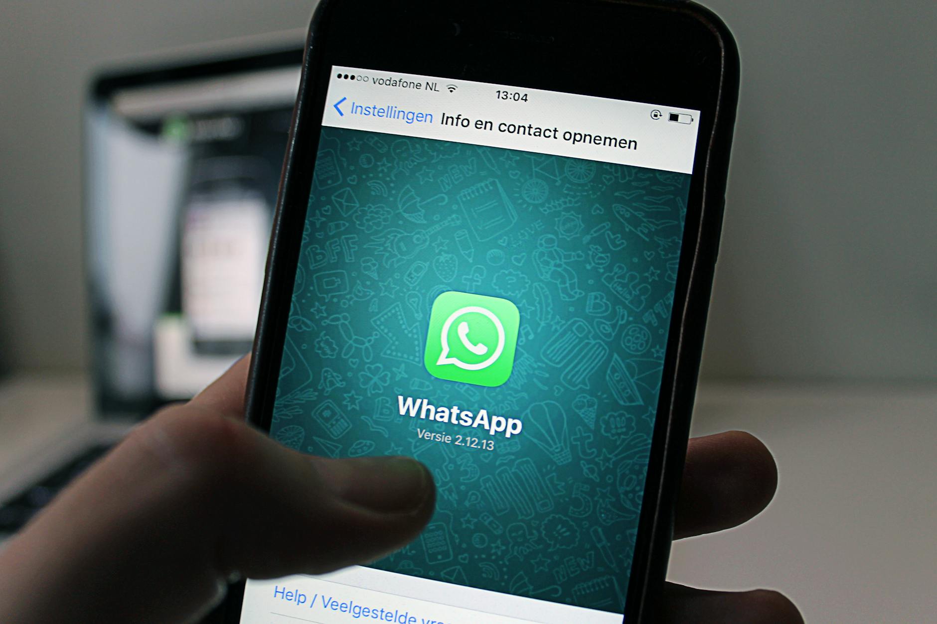 Android के लिए WhatsApp कैसे सेट अप करें और उसका उपयोग कैसे शुरू करें.