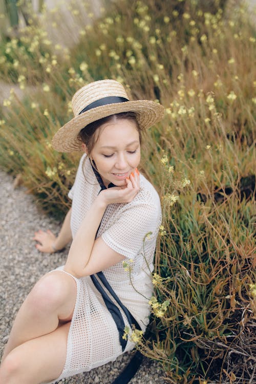 Free Woman Posing Near a Plant Stock Photo