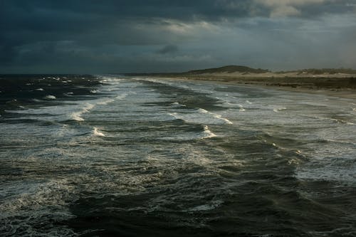Ücretsiz akşam, akşam karanlığı, dalgalar çarpışıyor içeren Ücretsiz stok fotoğraf Stok Fotoğraflar