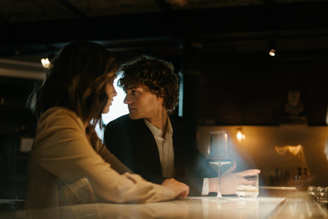 {{https://mixerdates.com/?ch=mixerblog}}woman playing hard to get