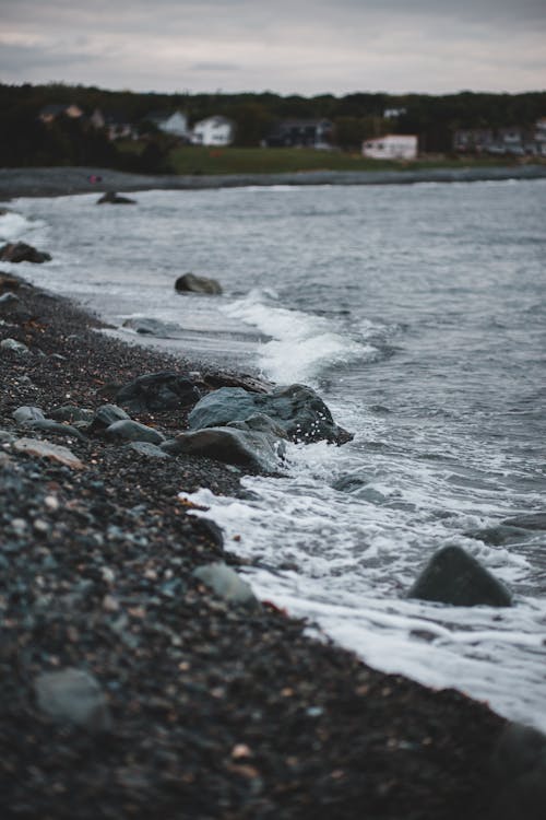 Water Waves Hitting Rocks