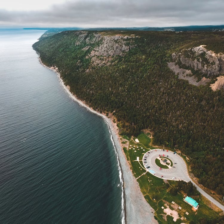 Photos gratuites de baie, bord de mer, ciel nuageux