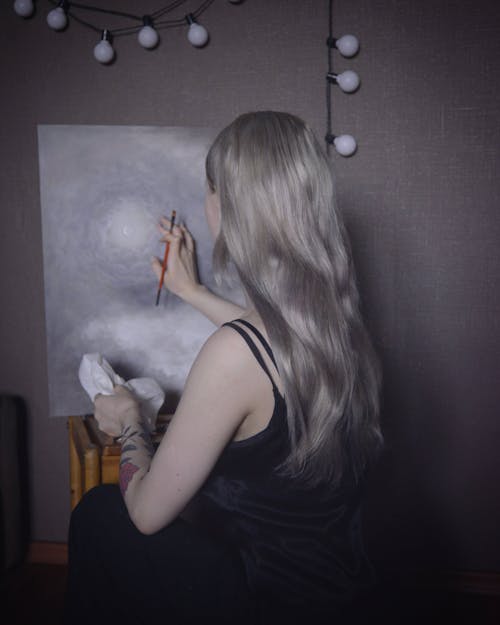 Foto profissional grátis de artista, lona, pintando