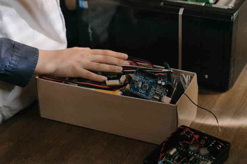 Componentes electrónicos y montaje de proyectos maker