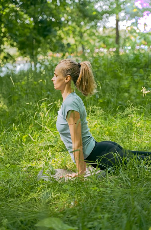 Imagine de stoc gratuită din covor de yoga, exerciții fizice, femeie