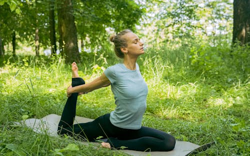 Free Flexible Woman Doing Yoga Outdoors Stock Photo
