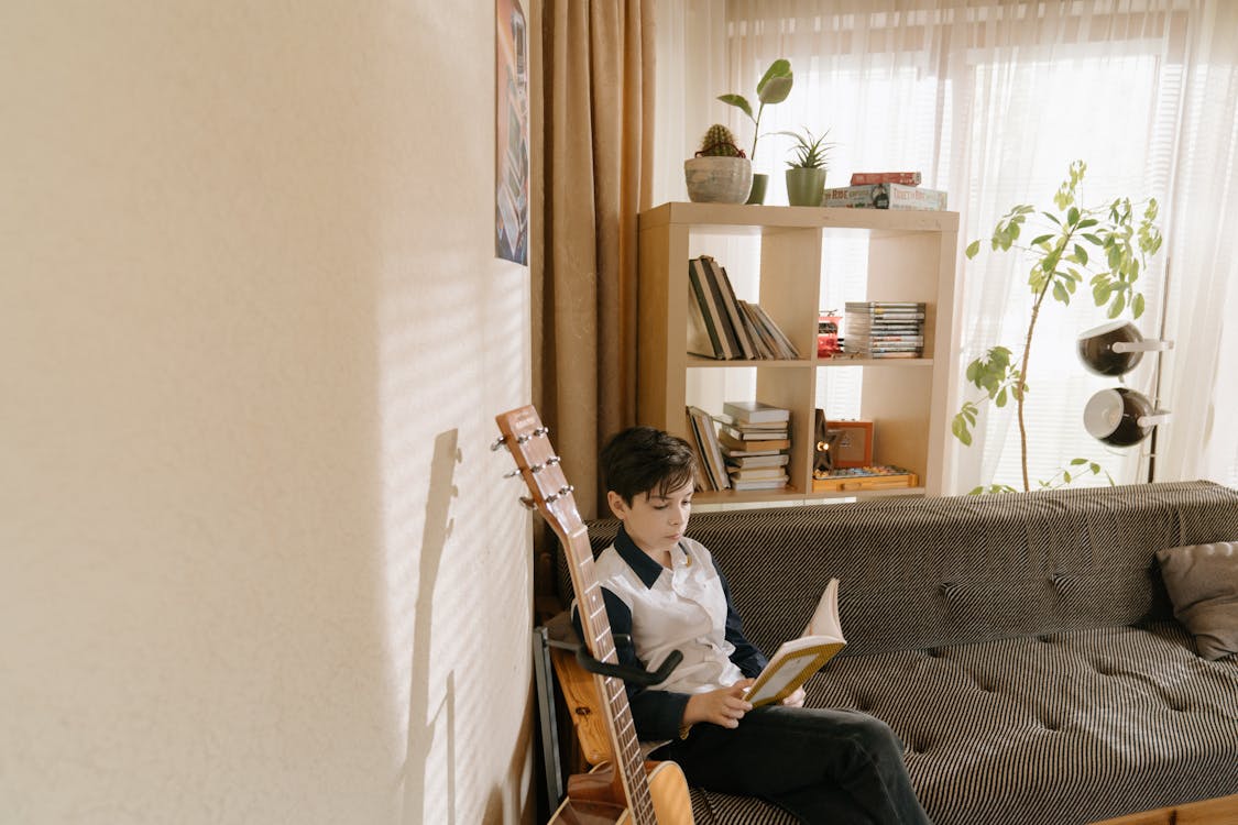 Free Man in White Shirt Playing Guitar Stock Photo