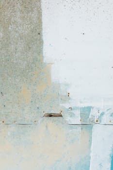 生锈的金属呈现出自然风化形成的高分辨率抽象纹理