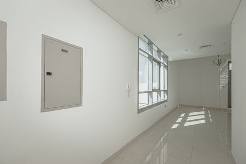 Kostenloses Stock Foto zu flur, gebäudeinnenraum, korridor