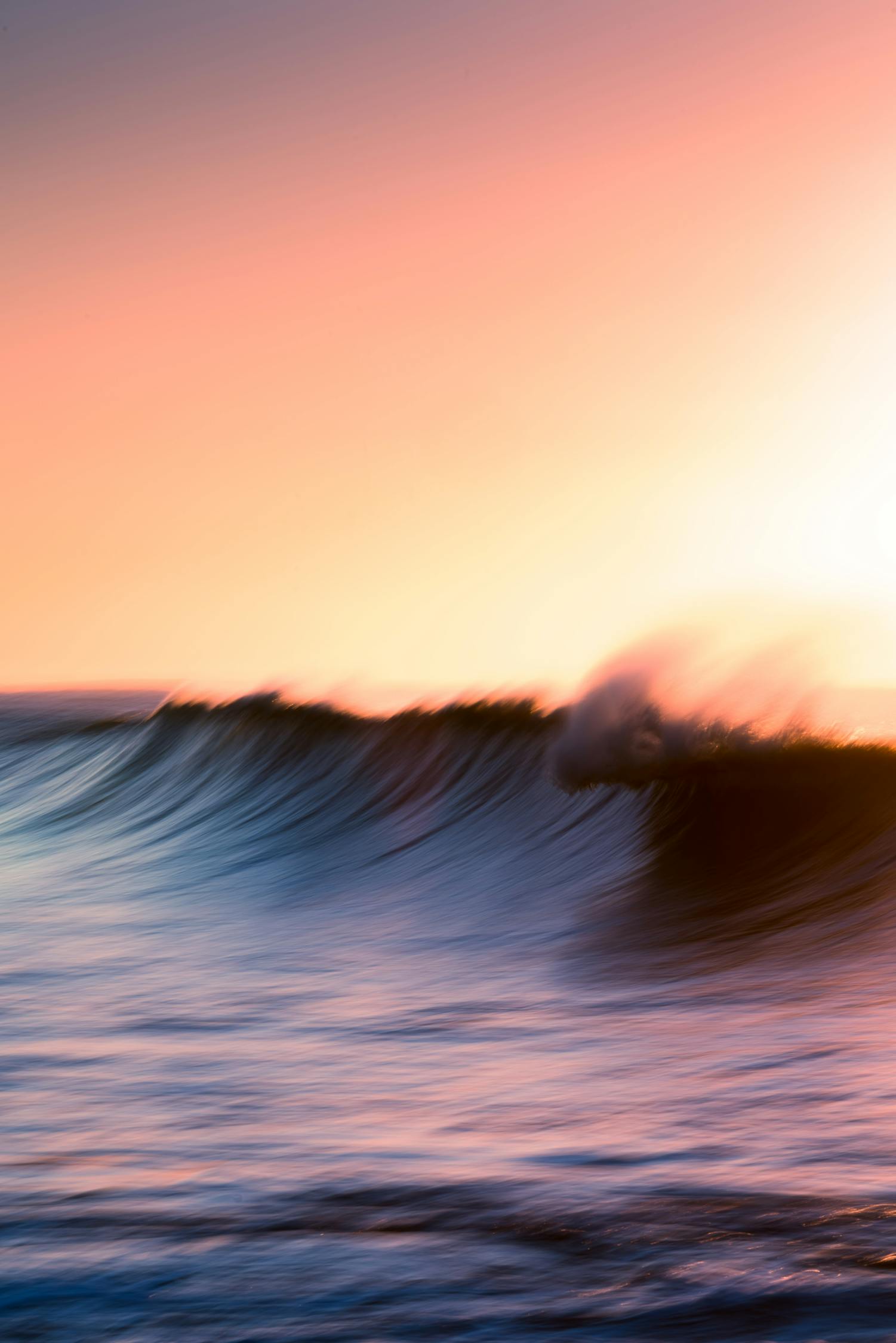 Foamy waves of ocean in shiny sunset · Free Stock Photo