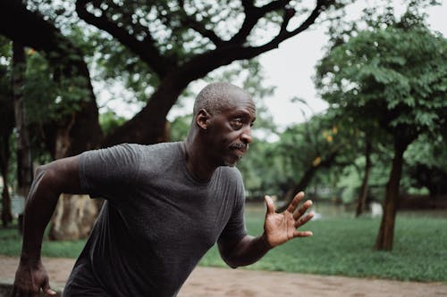 Free Man in Gray Crew Neck T-shirt Running Stock Photo