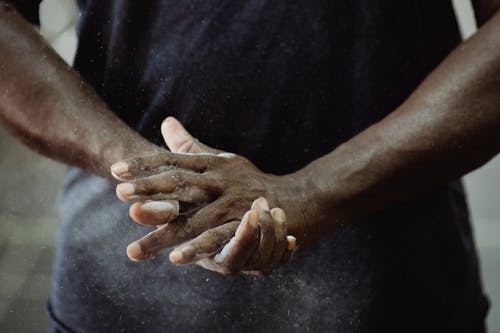 Kostenloses Stock Foto zu afroamerikanischer mann, finger, hände