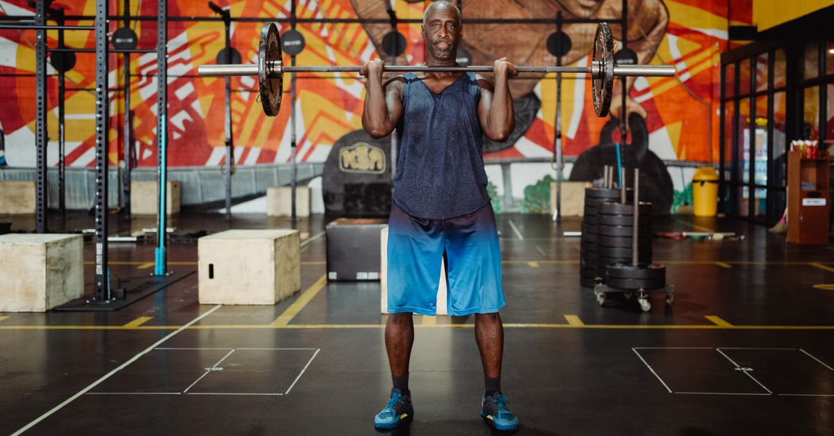 man lifting barbell