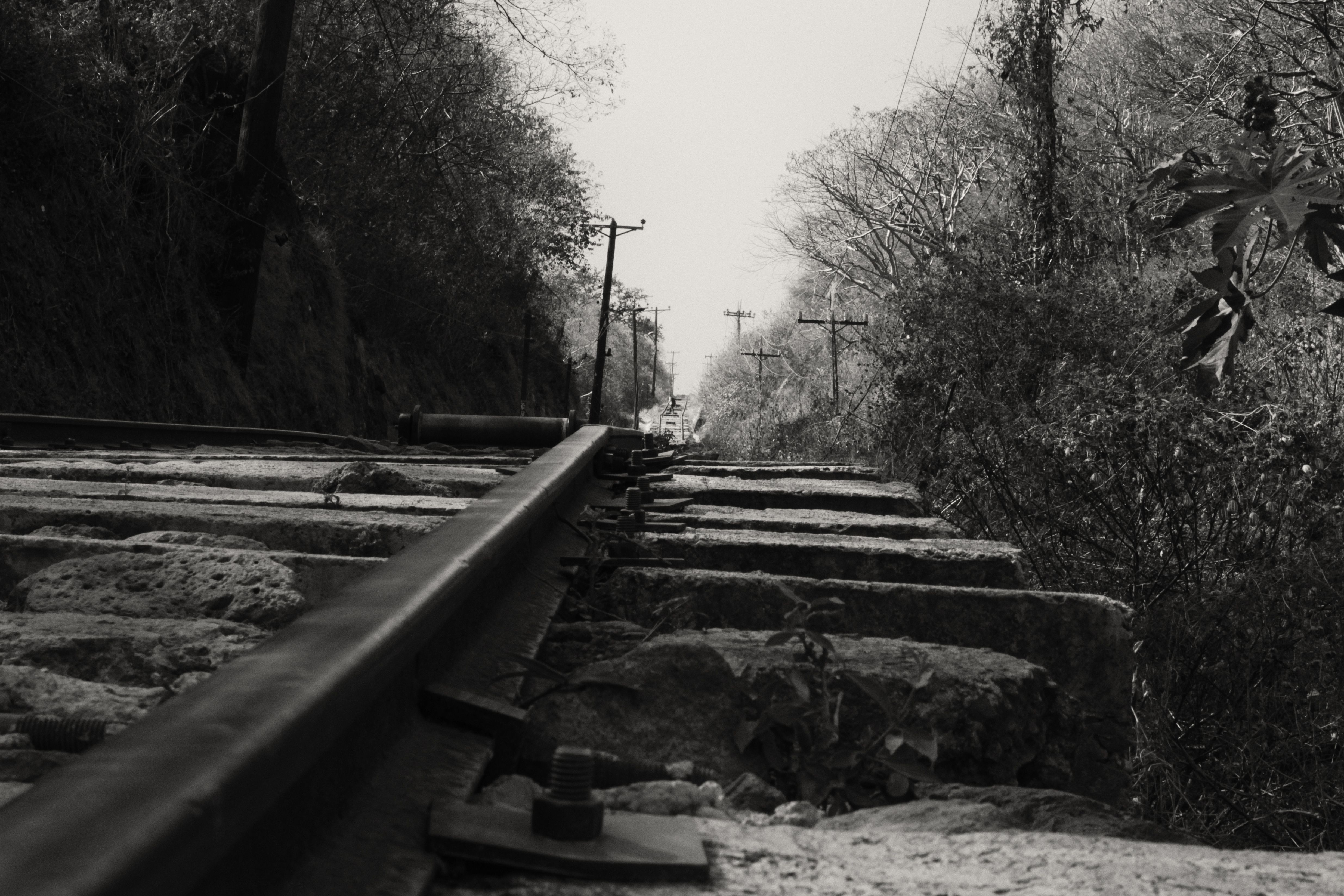 u path black and white