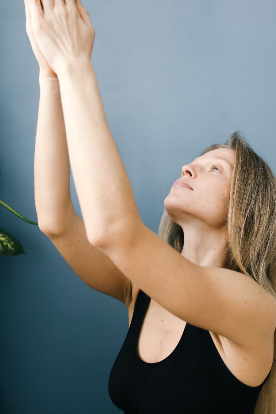 Posture de méditation en intérieur, illustration