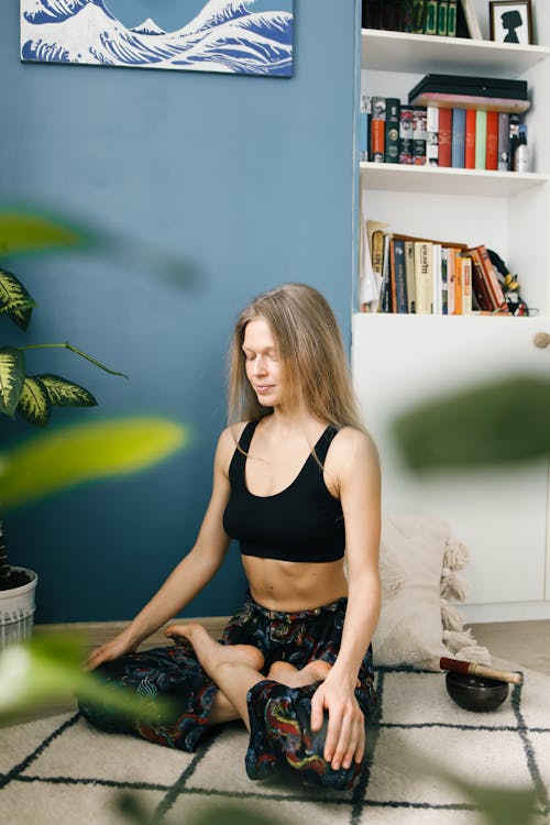 Immagine gratuita di benessere, donna, meditando