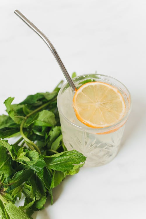 무료 금속 짚, 레몬, 물의 무료 스톡 사진