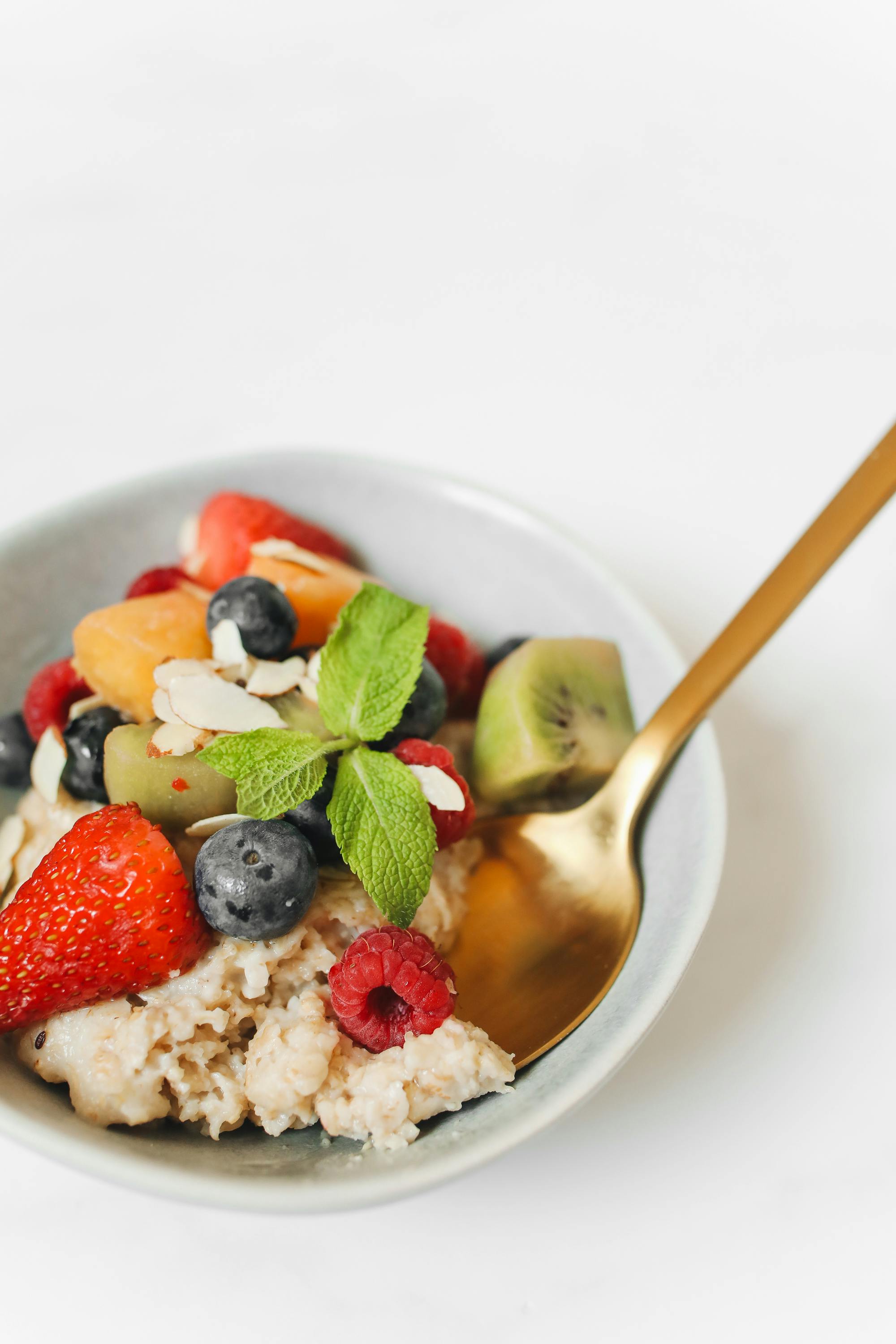 oatmeal with fresh fruit toppings