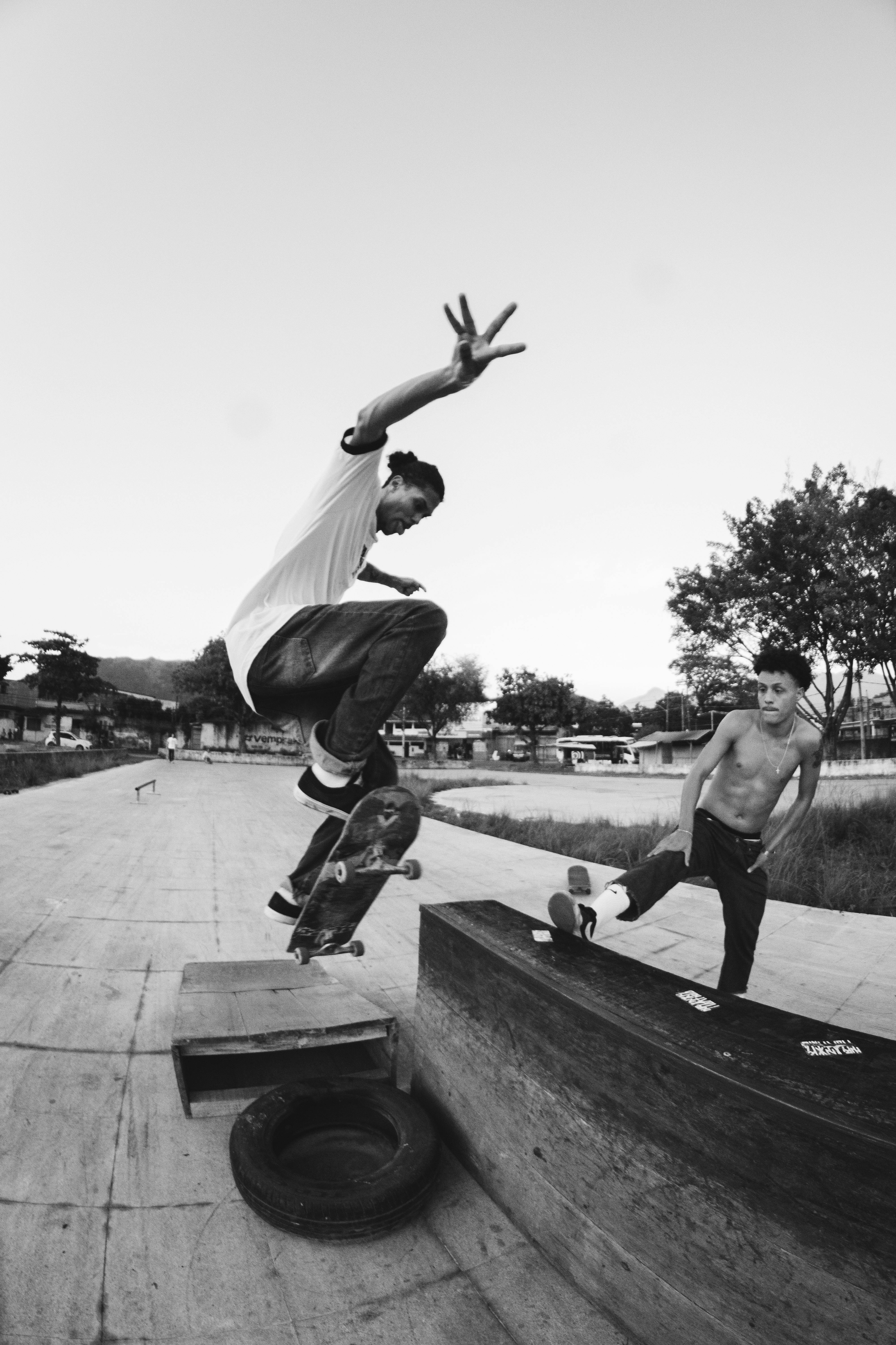 Young skater performing difficult trick on street · Free Stock Photo