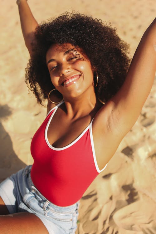 Fotos de stock gratuitas de feliz, mujer africana, pelo rizado