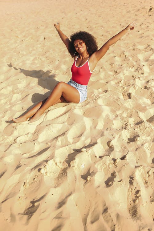 Fotos de stock gratuitas de feliz, mujer africana, pelo rizado