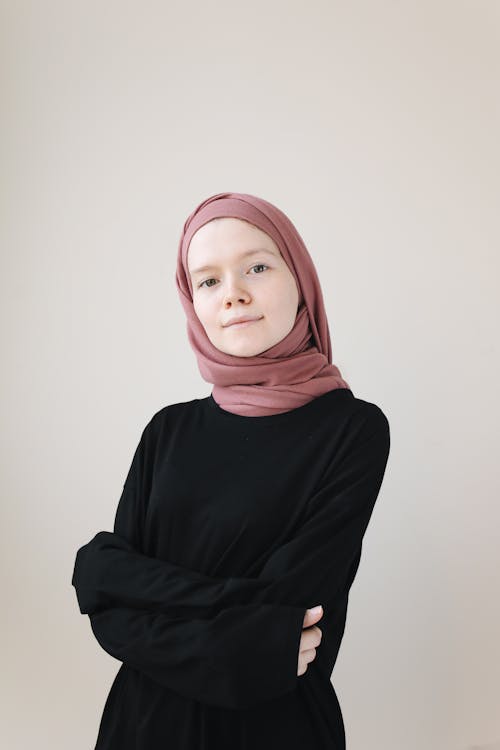Free 双臂交叉, 垂直拍摄, 穆斯林的女人 的 免费素材图片 Stock Photo