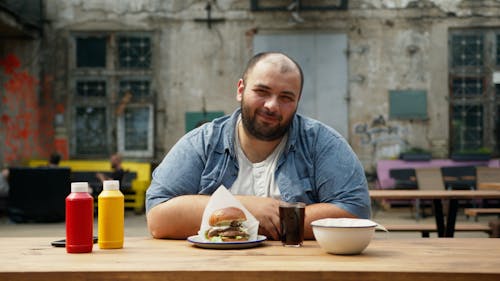 Gratis stockfoto met bebaarde, broodje hamburger, enorm