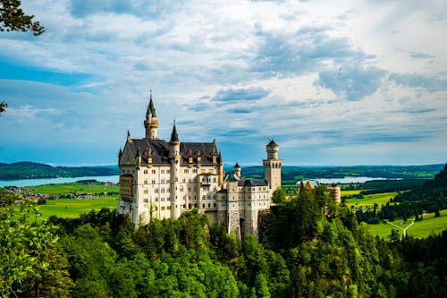 Castle on Cliff · Free Stock Photo