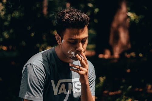 Δωρεάν στοκ φωτογραφιών με άνδρας, άνθρωπος, καπνίζω