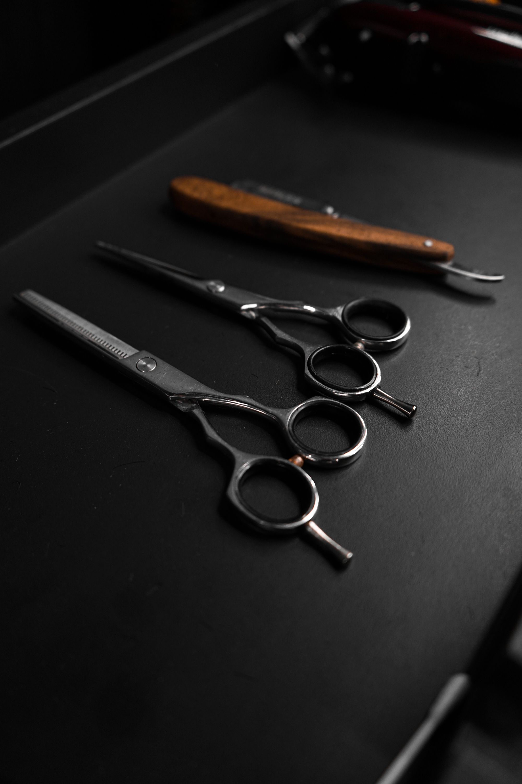 Professional barber scissors and razor