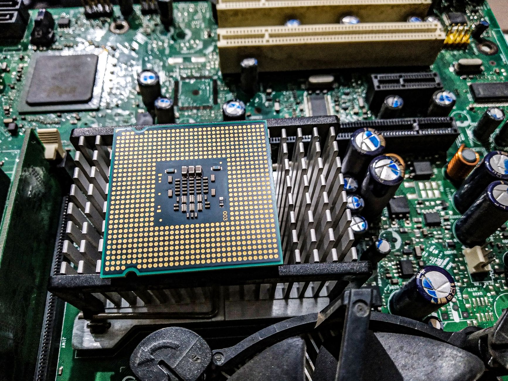 Wi-Fi 6 vs Wi-Fi 6E: Which Should You Upgrade To?
