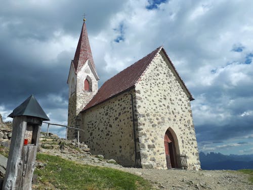 Foto d'estoc gratuïta de capella, Església, muntanyes