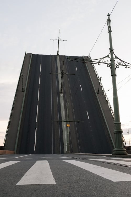 Gratis lagerfoto af asfalt, bascule bro, bevægelig bro Lagerfoto